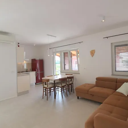 Milan A4, 50 M From The Novigrad (Istria)