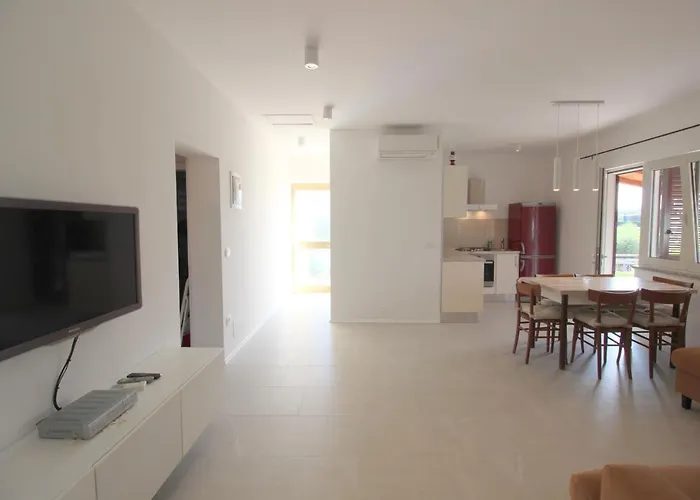 Milan A4, 50 M From The Daire Novigrad Istria